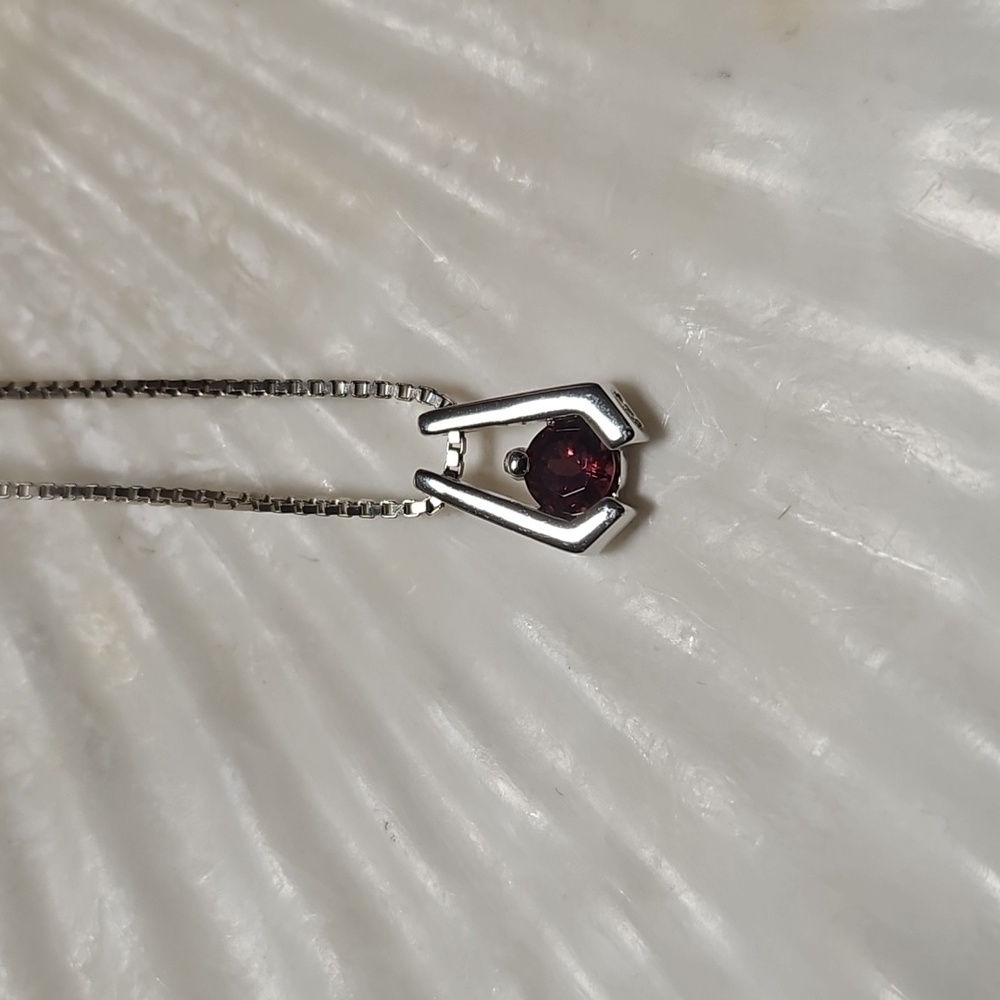 Garnet Gem On Sterling Silver Box Chain - Picture 3 of 7